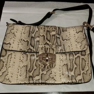 Snake skin genuine leather purse Sondra Roberts 😻